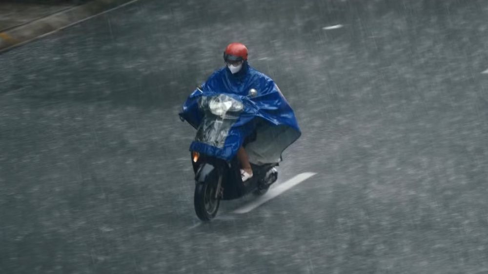 Từ đêm nay (17/8), miền Bắc và Bắc Trung Bộ bước vào đợt mưa rất lớn kéo dài, nguy cơ cao xảy ra lũ quét, sạt lở đất và ngập úng.