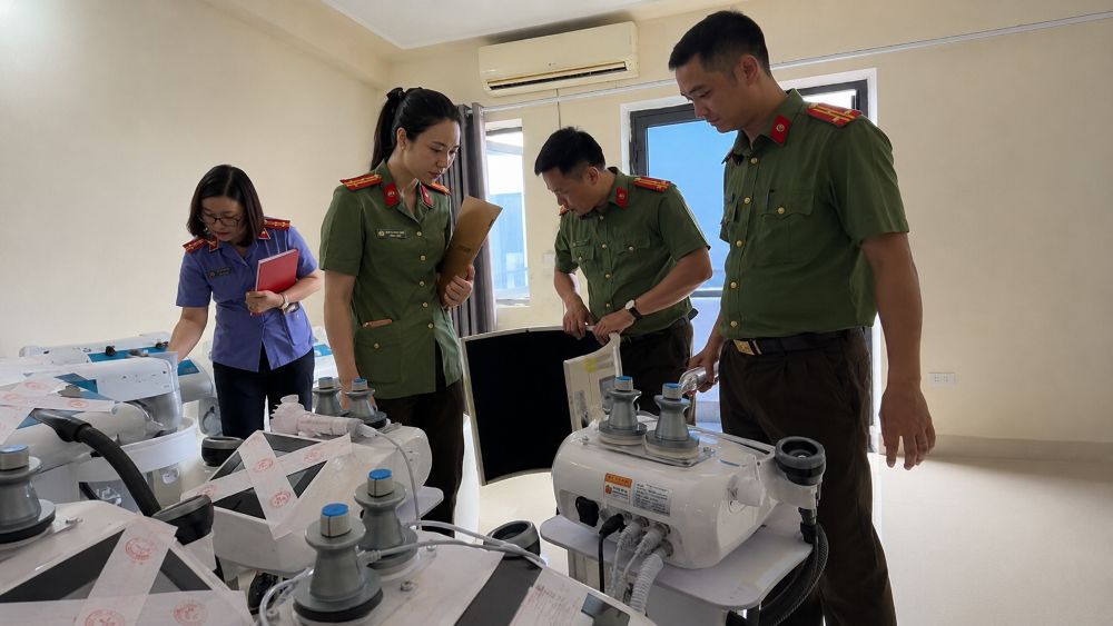 Cơ sở Phúc Tâm 8 dùng thiết bị không rõ nguồn gốc để “tiêm giả”, lừa gần 300 người, giao dịch hơn 9 tỷ đồng.