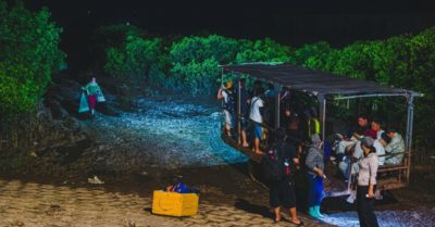 Biển vô cực Hưng Yên vỡ trận, khách chen chân từ 3h sáng
