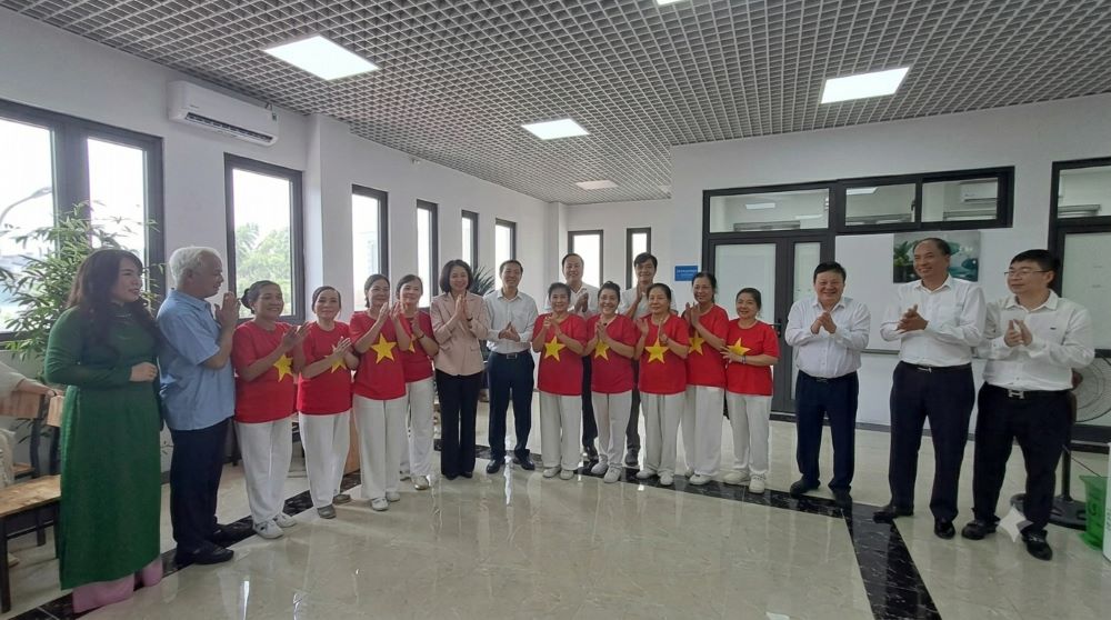 Hà Nội nhân rộng mô hình chăm sóc người cao tuổi ban ngày với mức phí khoảng 5 triệu đồng/tháng, đáp ứng nhu cầu dưỡng lão gắn kết gia đình