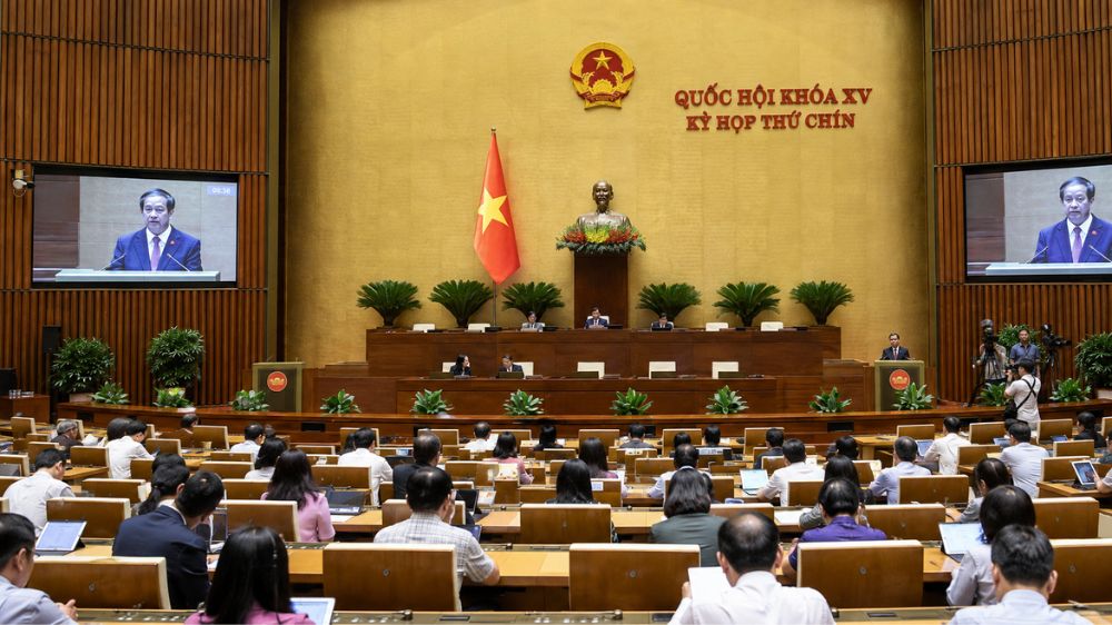 Học sinh công lập được miễn học phí, trong khi học sinh tư thục được hỗ trợ theo mức học phí trường công. Chính sách áp dụng năm học 2026-2027.