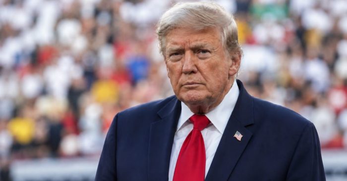Ông Trump cảnh báo các nước hỗ trợ Iran sẽ đối mặt với trừng phạt và hậu quả kinh tế nghiêm trọng. Đọc ngay những tuyên bố mới nhất.