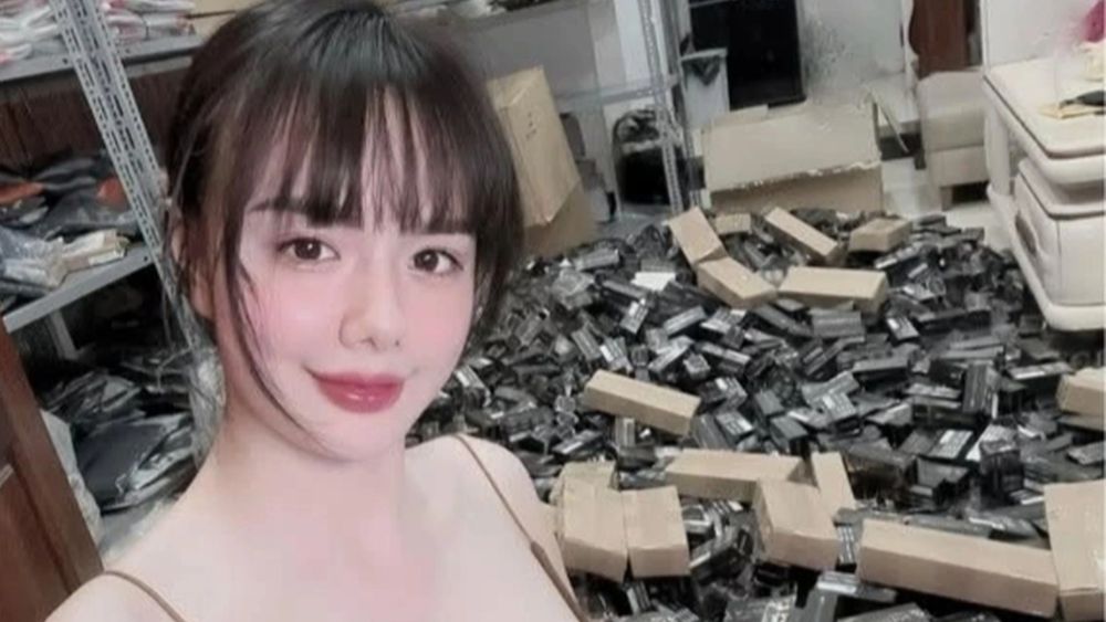 "Cô giáo Hương" vừa bị khởi tố vì hành vi buôn bán sản phẩm Loramen giả với giá 369.000 đồng/lọ. Trước đó, người này thường xuyên khoe chốt hàng nghìn đơn.