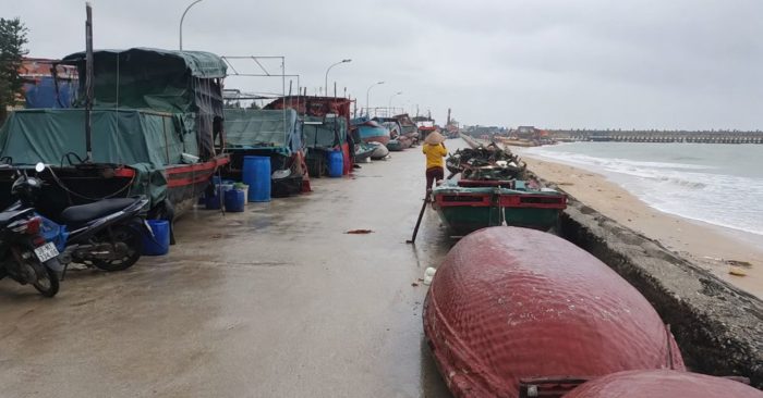 Bão số 4 ì ạch giữa Vịnh Bắc Bộ, biển Hải Phòng – Quảng Ninh cấm cửa