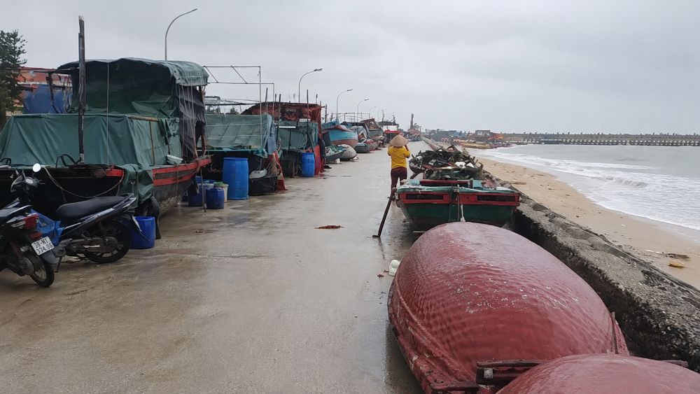 Hải Phòng dừng tàu phà, cấm tàu cá ra khơi và các hoạt động biển để ứng phó bão số 4, bảo đảm an toàn cho người dân.