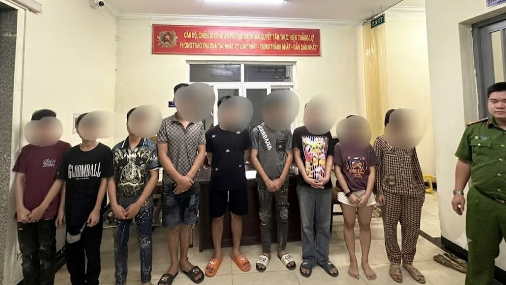 Cơ quan công an làm rõ nhóm thanh thiếu niên cầm hung khí hỗn chiến trên phố Đại Cồ Việt (Hà Nội). Click để xem chi tiết vụ việc.
