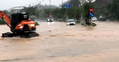 Bão số 4 ì ạch áp sát Hải Phòng, mưa lớn kéo dài