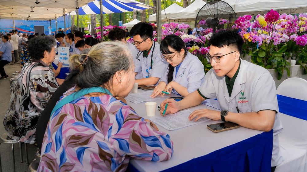 Người Việt sống thọ hơn nhưng đối mặt nhiều bệnh mạn tính. Chuyên gia khuyến cáo người cao tuổi chủ động dinh dưỡng, vận động và phòng