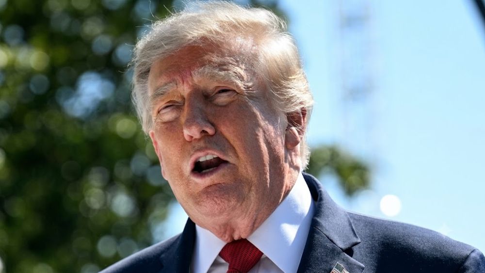 Kế hoạch nhập khẩu thịt bò để giảm giá thực phẩm của Tổng thống Donald Trump vấp phải phản ứng từ nông dân và cử tri trung thành.