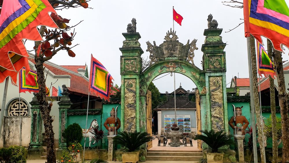 Đền Chỉ Thiện ở Nghệ An là nơi duy trì tục lễ “cướp cô hồn” Rằm tháng Bảy, một nét sinh hoạt văn hóa dân gian được gìn giữ qua nhiều thế hệ.