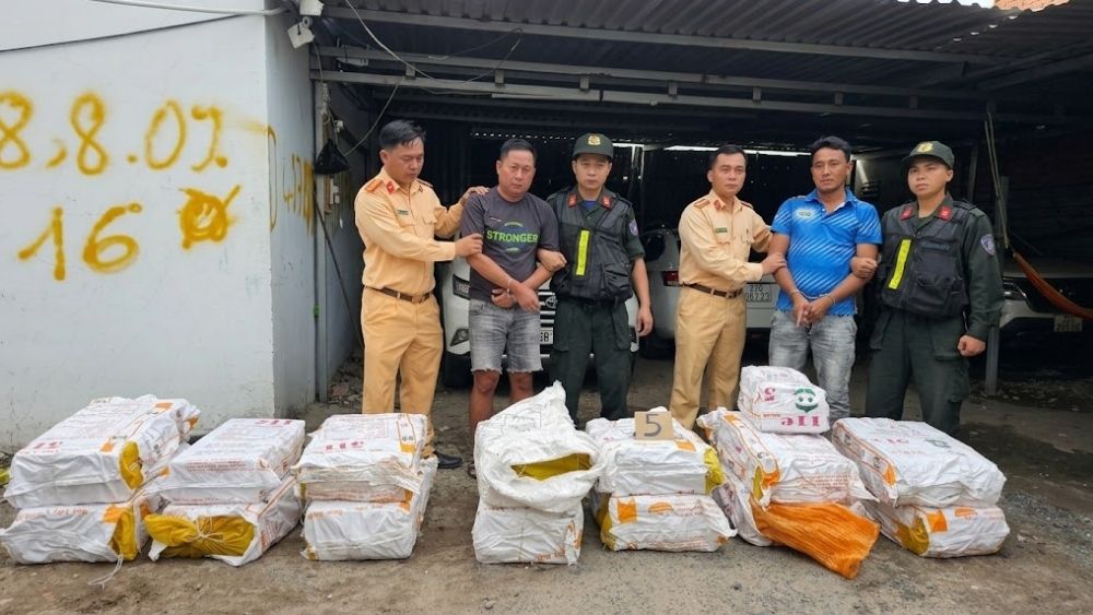 Công an TPHCM triệt phá đường dây buôn bán hơn 620kg pháo nổ, bắt giữ 4 đối tượng cùng nhiều bao tang vật. Xem chi tiết tại đây.