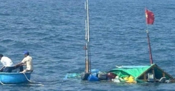 Tàu cá mất liên lạc trên biển có 50 người, lực lượng cứu nạn đã cứu được 32 thuyền viên và tiếp tục tìm kiếm những người còn lại.
