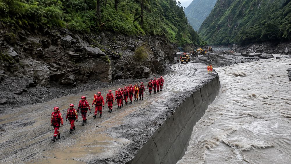 Lũ quét tại Nepal khiến số người chết tăng lên 469, hơn 1.500 người mất tích, trong khi nguy cơ lũ lụt tái diễn từ Tây Tạng.