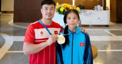 Toàn thắng 5 trận, cô gái 16 tuổi trở thành niềm vui duy nhất của đoàn vật trẻ Việt Nam