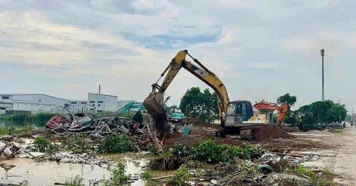 UBND xã Nguyễn Lương Bằng (Hải Phòng) tổ chức cưỡng chế, khôi phục tình trạng ban đầu diện tích hơn 2.300m² đất công bị chiếm dụng.