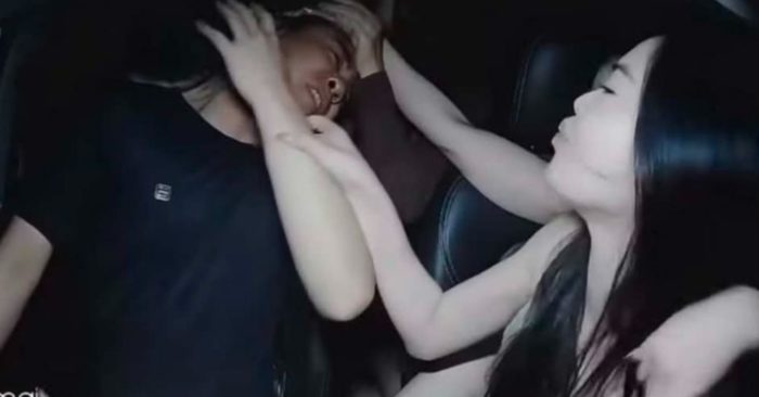 Do từ chối chở quá số người, tài xế taxi bị nhóm khách nữ giật tóc, tấn công ngay trong ô tô rồi đuổi đánh gục xuống đường.