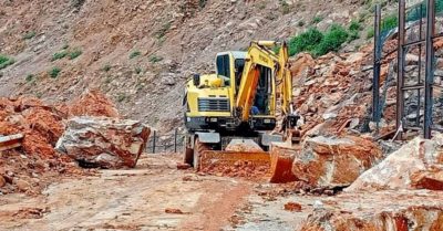 Hàng tấn đá lăn xuống, tỉnh lộ vào Mường Típ lại bị chắn