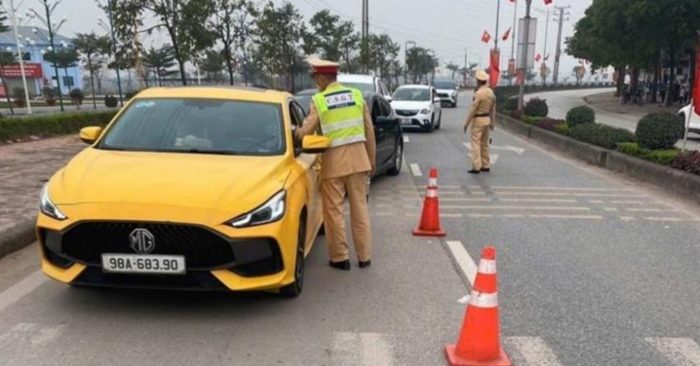 Trong 3 ngày nghỉ lễ, CSGT Hải Phòng xử lý gần 2.600 vi phạm giao thông, tăng cường kiểm tra nồng độ cồn và tốc độ để đảm bảo an toàn.