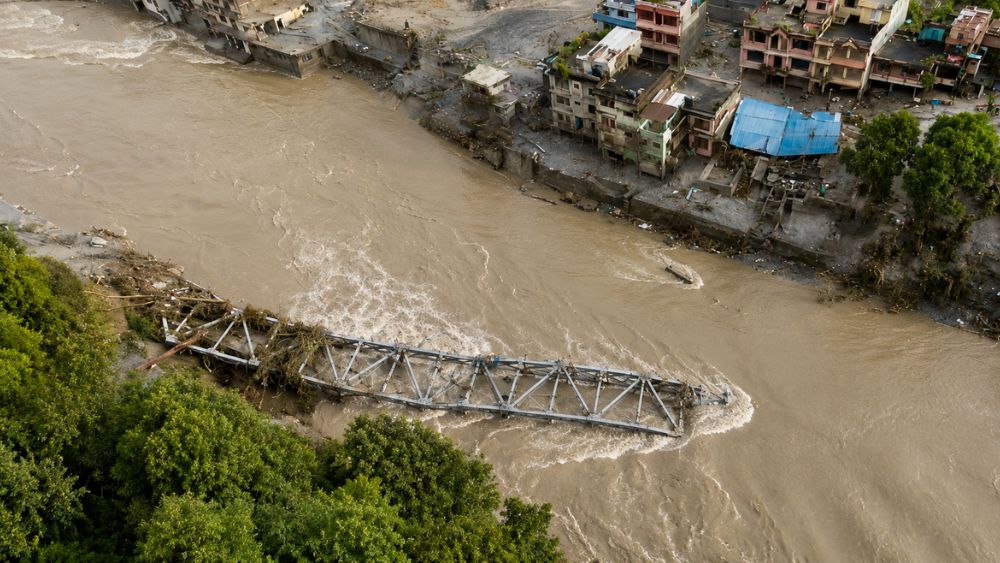 Lũ quét từ các sự cố sông băng ngày càng khó dự báo, đặt cư dân vùng hạ lưu trước nguy cơ thảm họa bất ngờ.