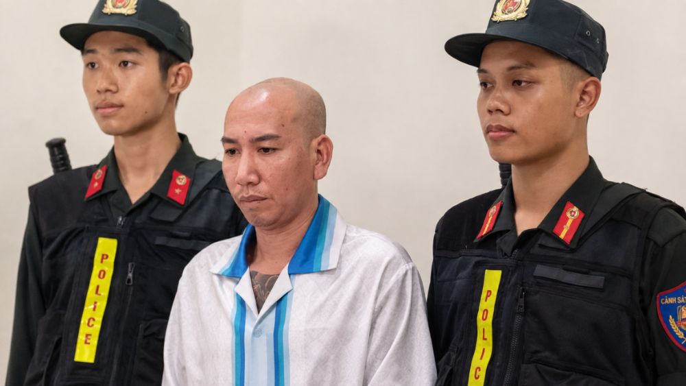 Vụ án Phú Lê xuất hiện tình tiết mới khi cơ quan điều tra khởi tố người bị cáo buộc lừa đảo liên quan môi giới “chạy án”.