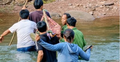 Băng rừng 15km, người dân Dốc Mây cứu người bị rắn cắn