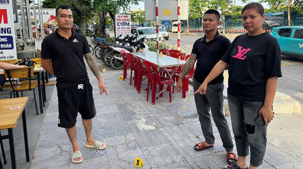 Khởi tố chủ nhà hàng cùng nhóm nhân viên về tội gây rối trật tự công cộng sau vụ hành hung đầu bếp nhà hàng bên cạnh ở Quảng Ninh.
