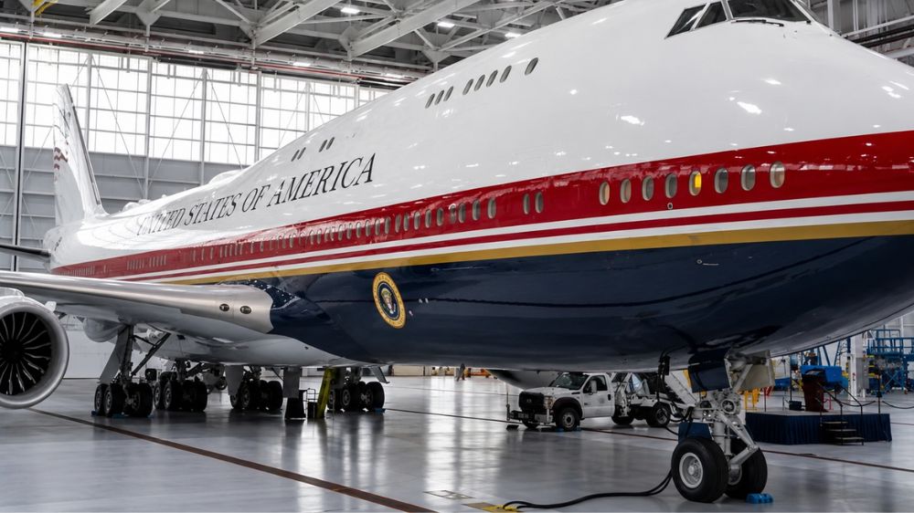 Air Force One do Qatar tặng Mỹ gây chú ý khi được cho là chưa đáp ứng đầy đủ yêu cầu an ninh, liên quan màn thoát hiểm của ông Trump.