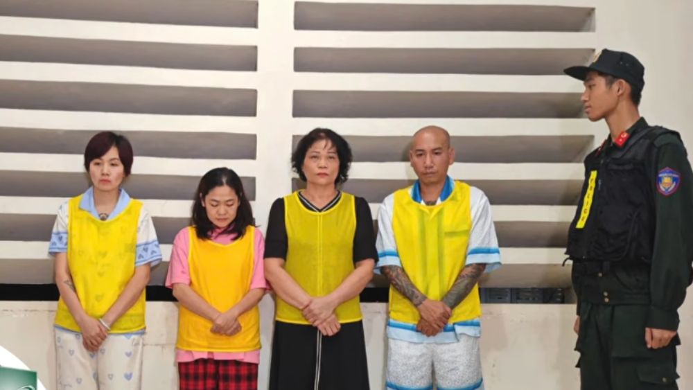 : Người phụ nữ ở Hải Phòng bị khởi tố, bắt tạm giam vì liên quan hành vi chạy án cho vợ chồng Phú Lê. Hé lộ danh tính.