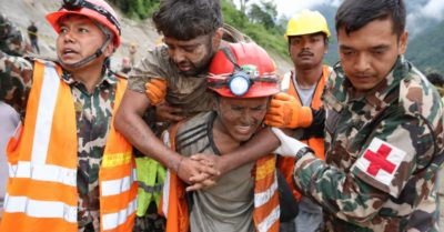 Hai công nhân Nepal sống sót sau 9 ngày trong đường hầm