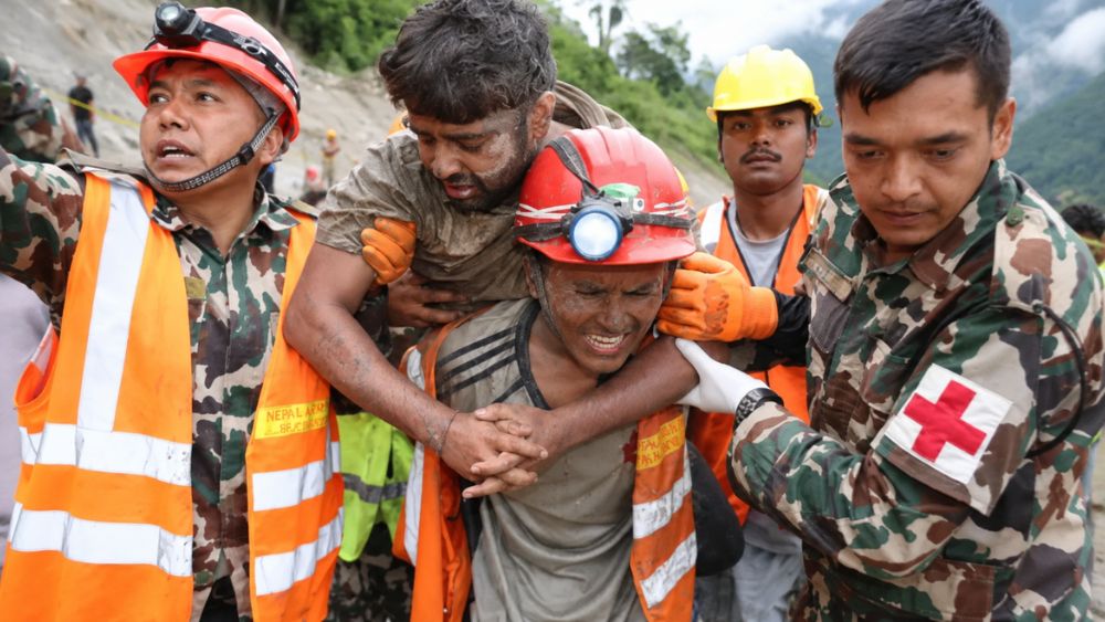 Kỳ tích giải cứu công nhân mắc kẹt 9 ngày trong đường hầm Nepal, thắp lên hy vọng giữa thảm họa khiến hàng nghìn người mất tích.