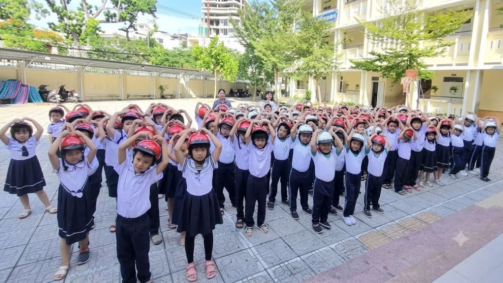 Trường Tiểu học Nha Trang quy mô hơn 10.500 học sinh, 287 lớp sau khi sáp nhập 13 trường tiểu học trên địa bàn phường.