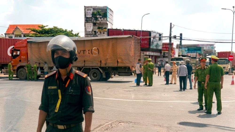 Thủ tướng chỉ đạo điều tra vụ va chạm giữa xe tải và xe máy tại Đồng Nai khiến 3 người chết, làm rõ trách nhiệm cá nhân, tập thể liên quan.