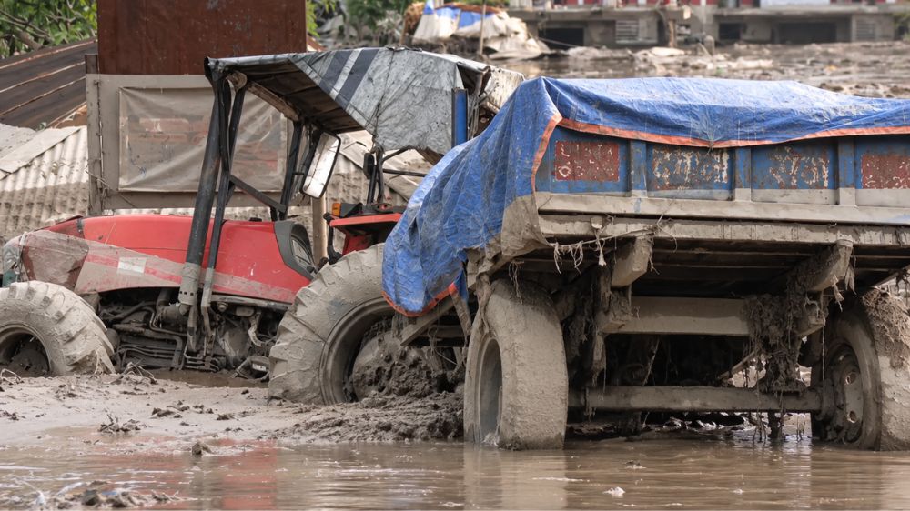 Nepal đòi 20 triệu USD đền bù sau trận lũ thảm khốc khiến hơn 1.300 người thiệt mạng và hàng nghìn người mất tích.