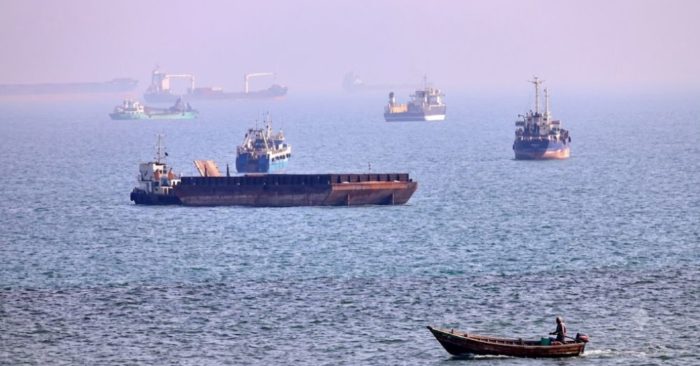 Iran công bố vùng cấm mới ngoài eo biển Hormuz, cảnh báo trừng phạt các tàu thuyền đi qua nếu không phối hợp trước.