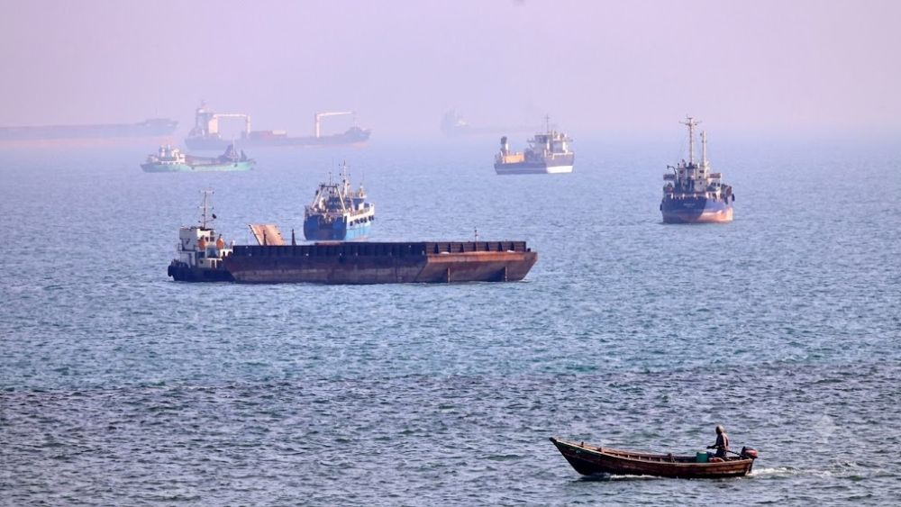 Iran công bố vùng cấm mới ngoài eo biển Hormuz, cảnh báo trừng phạt các tàu thuyền đi qua nếu không phối hợp trước.