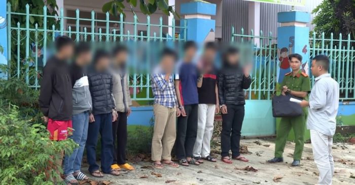 Công an tạm giữ nhóm thanh thiếu niên chuyên rủ nhau đột nhập ô tô của người dân trên địa bàn để trộm cắp tài sản, chiếm đoạt hơn 58 triệu đồng.