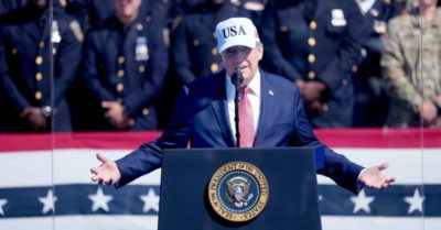 Ông Trump kể chuyện được lính cứu hỏa cứu sau 11/9, bị phản bác