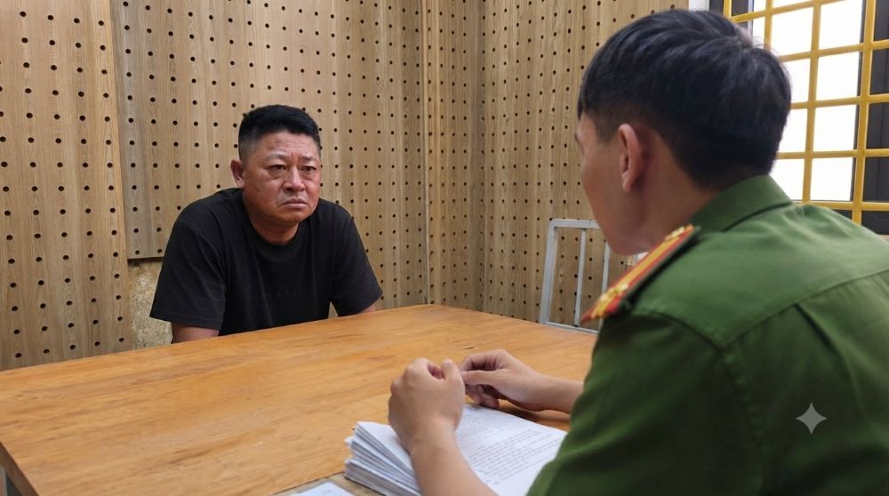 Khởi tố nam tài xế đánh đập, rút chìa khóa và ép người phụ nữ đưa tiền sau vụ va chạm giao thông ở Hưng Yên. Cập nhật tin tức pháp luật mới nhất.