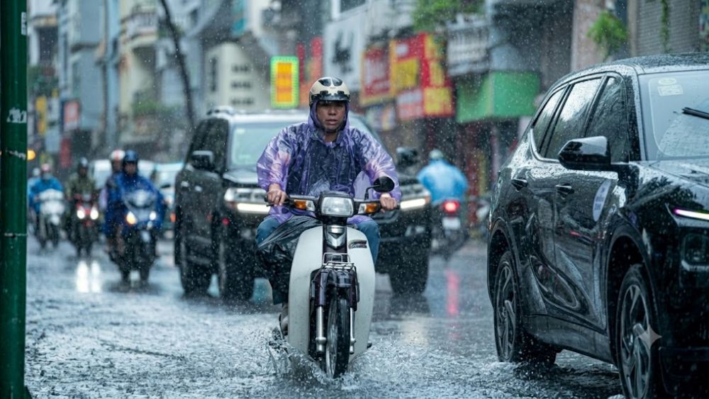 Dự báo thời tiết hôm nay 14-9: Vùng mưa lớn dịch chuyển ra Bắc Bộ và Trung Bộ, cảnh báo ngập úng đô thị và sạt lở đất. Xem chi tiết!