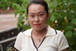 Cô giáo Nghệ An khiêng xe máy vượt suối đến điểm trường “3 không”