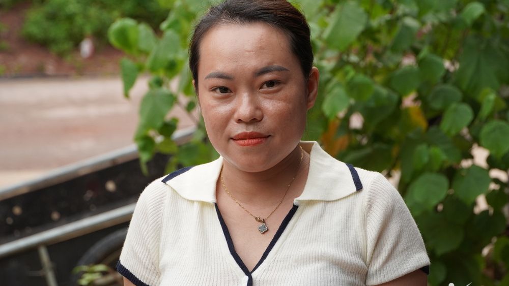 Cô giáo vùng biên Lương Thị Huế vượt suối, băng rừng, khiêng xe máy đến điểm trường “3 không” để bám lớp, dạy trẻ vùng cao.