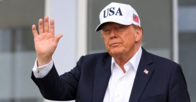 Trump nói Mỹ có thể ở lại Iran và “giữ lấy dầu” như Venezuela