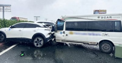 Xe Lexus dừng giữa cao tốc, xe khách lao tới tông 2 ô tô