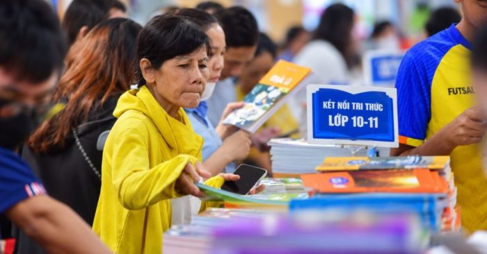 Cả nước còn thiếu gần 4 triệu cuốn sách giáo khoa, tương đương 1,5% nhu cầu, trong bối cảnh năm học 2026-2027 đã bắt đầu.