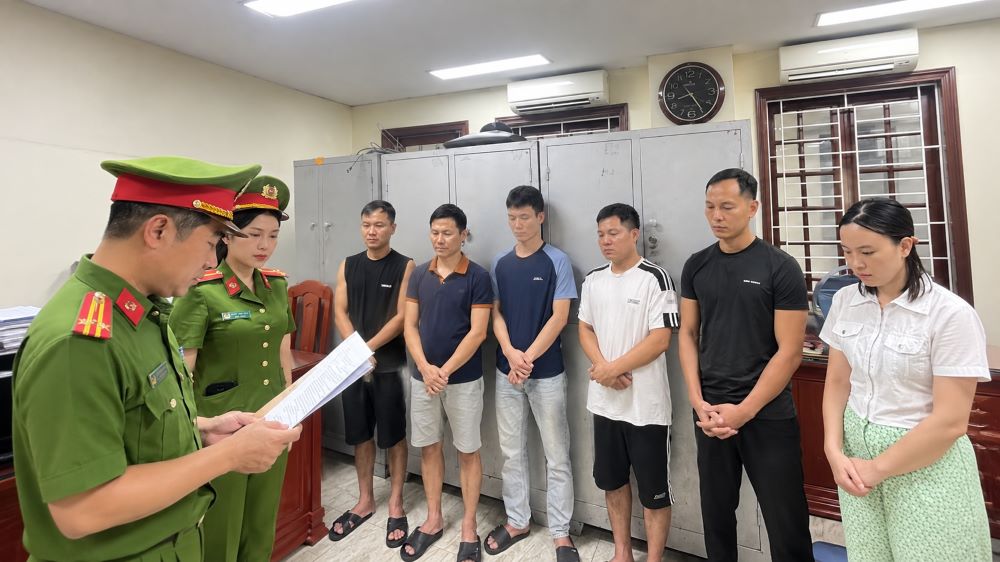 Công an tỉnh Thanh Hóa khởi tố các đối tượng sản xuất, buôn bán mực in giả, thu giữ hàng hóa và máy móc trị giá hơn 5 tỷ đồng.
