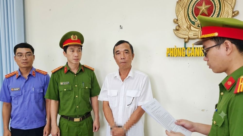 Công an tỉnh Vĩnh Long bắt tạm giam Phạm Quốc Trưởng, công chức Thuế cơ sở 5, về hành vi giả mạo trong công tác