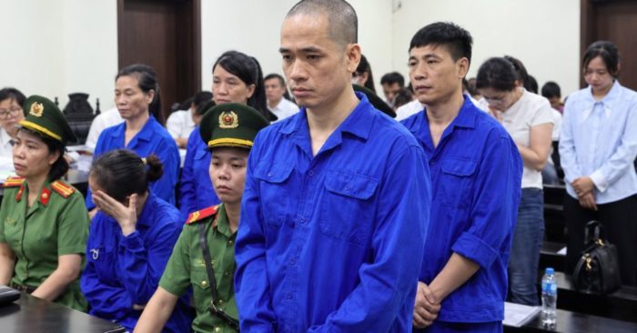 Cập nhật phiên tòa xét xử đường dây buôn lậu hàng hóa trị giá 904 tỷ đồng và vận chuyển trái phép hơn nửa tỷ USD qua biên giới do 2 chị em cầm đầu