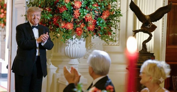 Tìm hiểu lý do Tổng thống Mỹ Donald Trump tặng tượng đại bàng đầu trắng cho Chủ tịch Trung Quốc Tập Cận Bình tại quốc yến ở Washington