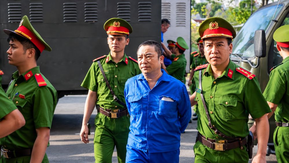 Xét xử bà trùm Mai Anh cùng 64 bị cáo tại TAND TP Hà Nội, phiên tòa dự kiến kéo dài 10 ngày với nhiều cáo buộc nghiêm trọng.
