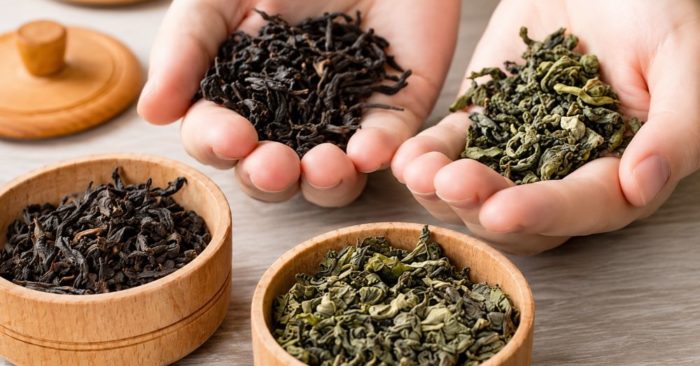 Uống trà mỗi ngày có thể mang lại nhiều lợi ích cho sức khỏe. Tìm hiểu tác động của trà xanh, trà đen và trà thảo mộc.